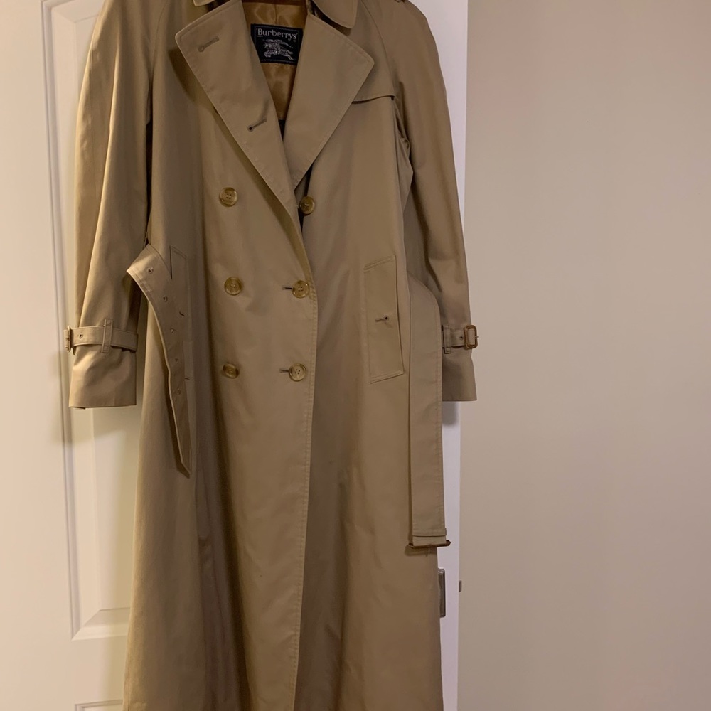 Burberrys’ Vintage Women’s Trench Coat-Size 10 X Long